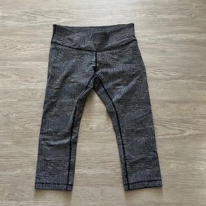 Geometric lululemon capris